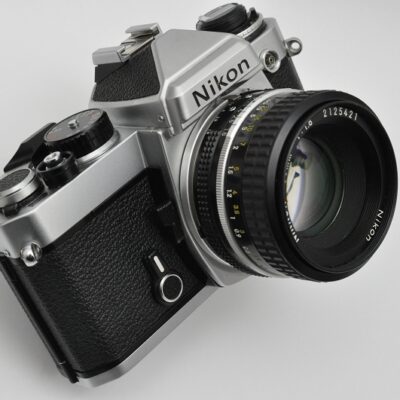 Nikon FE Kameraset silber - absolut robust und sehr kompakt - Zustand A TOP