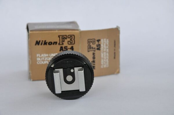 Blitzadapter AS-4 für die Nikon F3 - Zustand A/A+ in OVP geringste Gebrauchsspuren