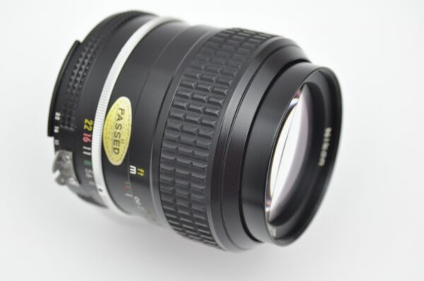 Nikon Nikkor 105mm 2.5 AI superscharf schon ab Blende 2.5 -die Legende