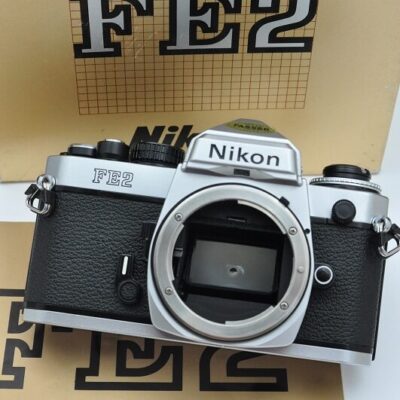 Nikon FE2 mit geringsten Gebrauchsspuren in OVP