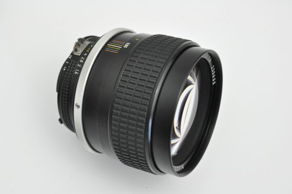 Nikon Nikkor 85mm 1.4 AIS gehört zu den besten Objektiven, die Nikon hergestellt hat