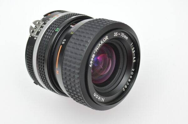 Nikon Zoom 35-70 mm 3.3-4.5 AIS robust gebaut - geringstes Gewicht
