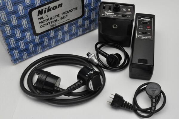 Nikon ML-1 -Sender-Empfänger und MC-8A Verbindungskabel